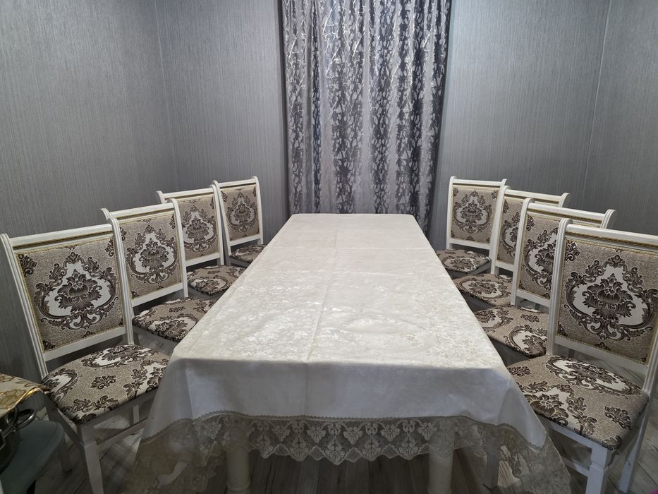 Стол и 8 стульев