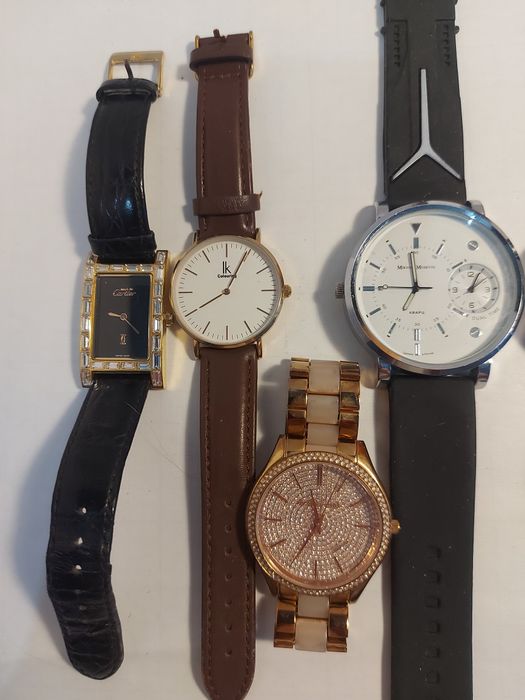 Часы наручные кварцевые.