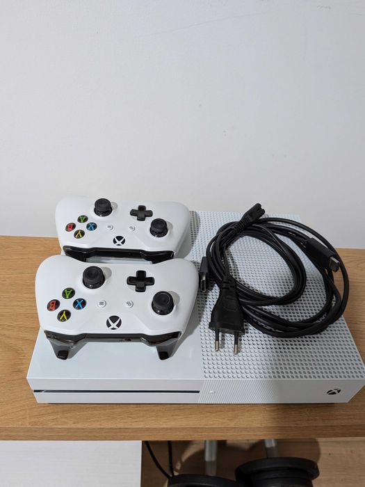 XBOX One S 1TB in stare excelenta