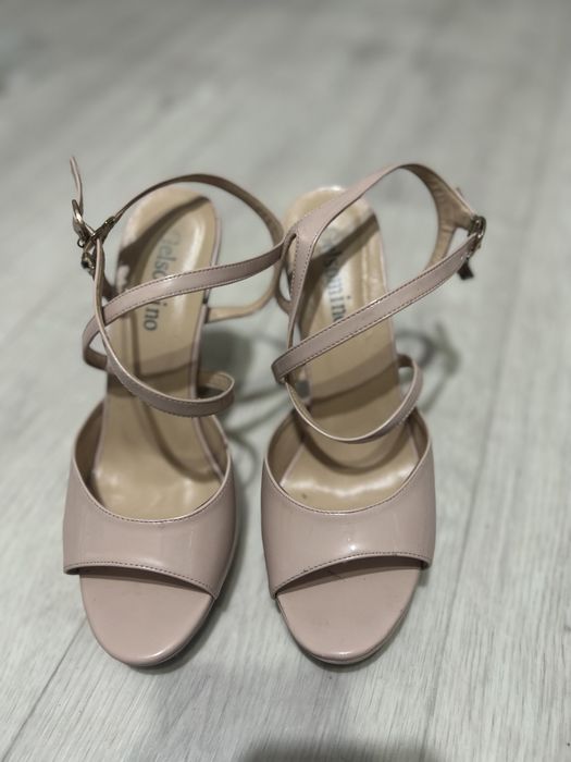 Отдам даром обувь