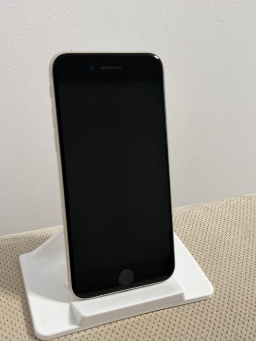 Vand iPhone SE 3 2022 128 GB necesita schimbarea bateriei