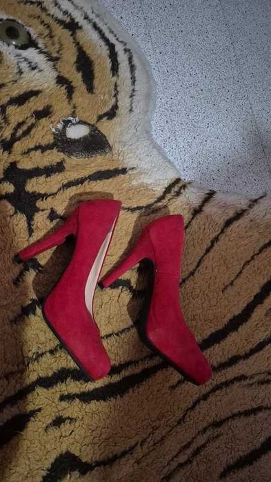 Pantofi roșii cu toc Graceland