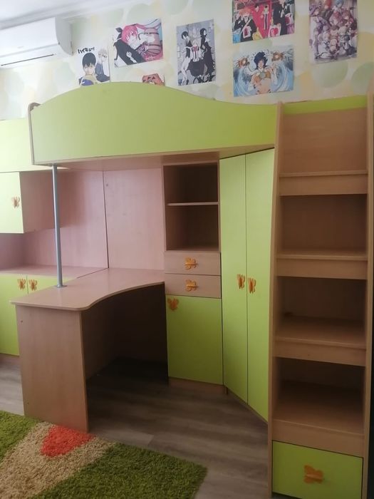 Комплект мебели в детскую