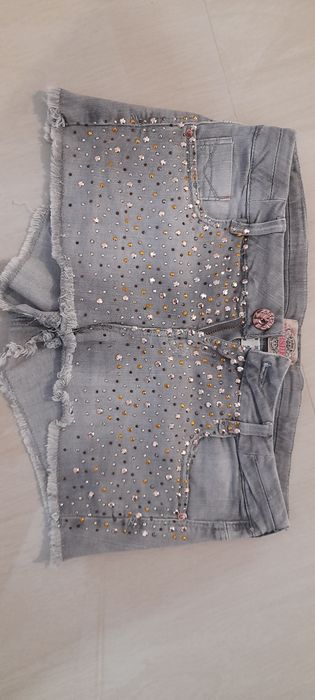 Pantaloni scurti de blugi