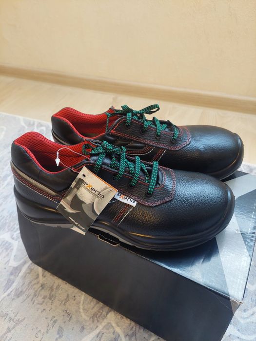 Нови работни обувки