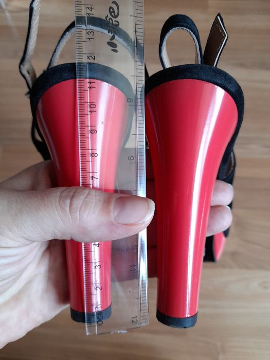 Женские босоножки