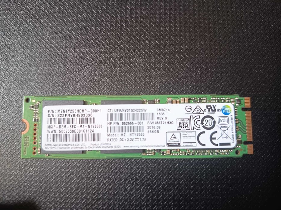 SSD 256gb pe M2 sata 3, nu pcie, Samsung CM871a, citire 559mb/s si scriere 491mb/s, windows 10 pro instalat