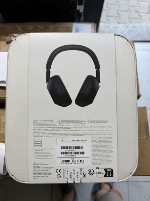Sony WH-1000XM6.