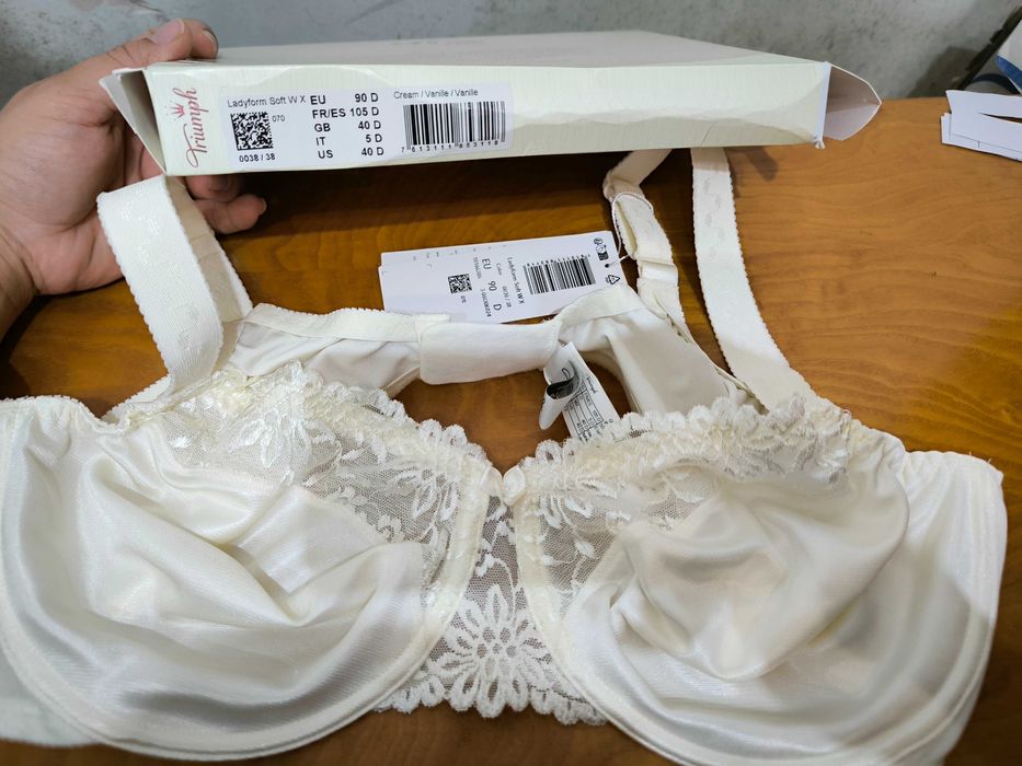 Сутиен Triumph Ladyform Soft 90D