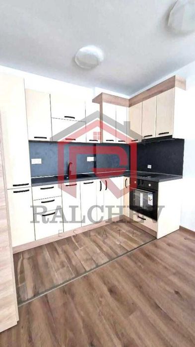 Дава се под наем Двустаен апартамент в к.к. Св.Св. Константин и Елена - 80 кв.м за 700 € - Снимка #2