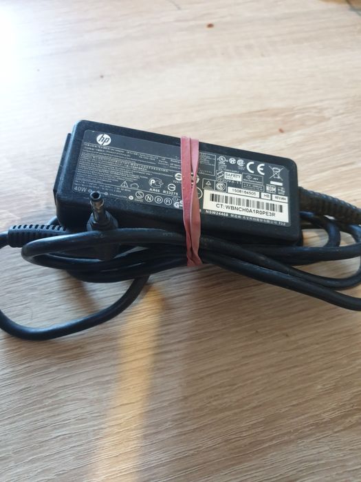 Alimentatoare laptopuri 19 V. Pret 50 lei fix