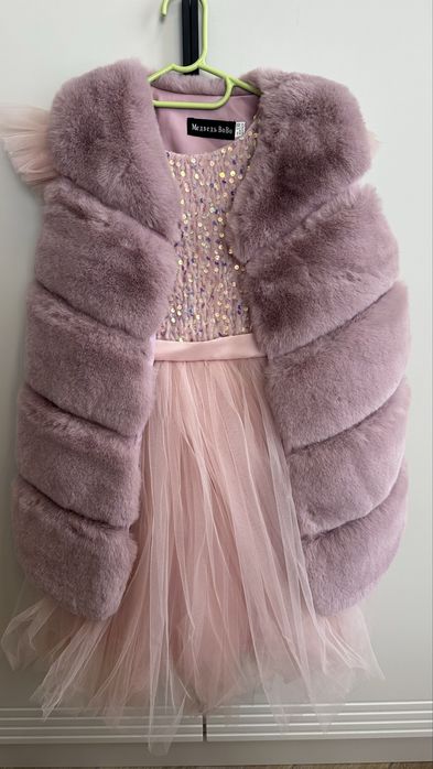 Продам платье на 6-7 лет