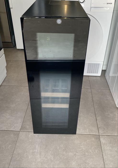 Малка хладилна витрина 30 см широка