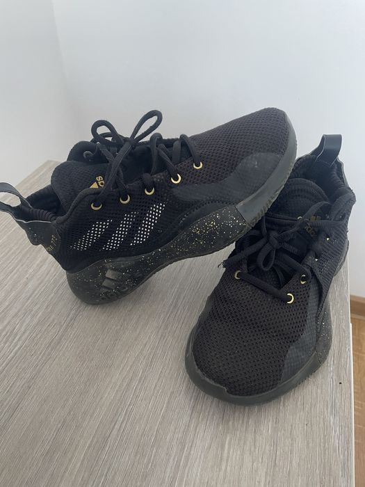 Vand adidas negri!