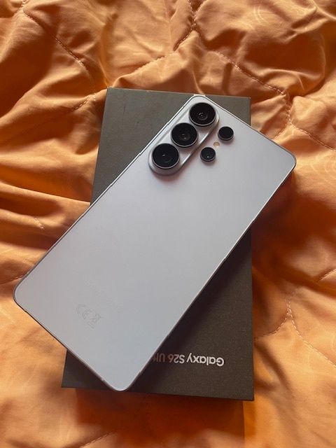 Продавам като нов Samsung Galaxy S26  ultra
