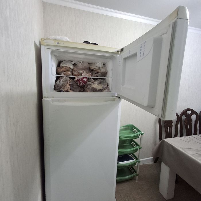 Продается холодильник Индезит. Рабочий.