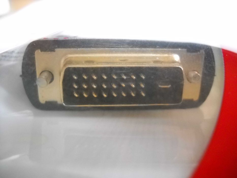 Продавам нов преходник (Adaptor) DVI-D  to  HDMI