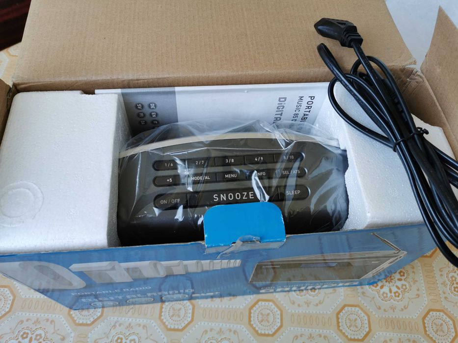 Vand aparat radio Grundig Music 85 DAB+,ca nou, pret 450 lei!