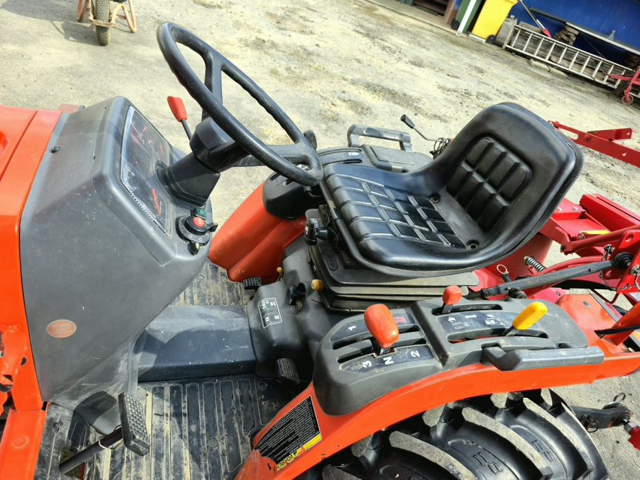 Tractor Kubota B1410 4x4 cu accesorii