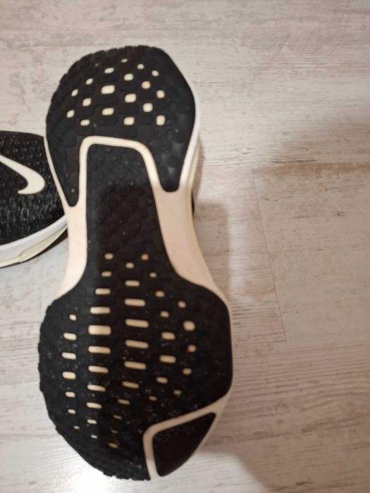 МаратониNike ZOOMX