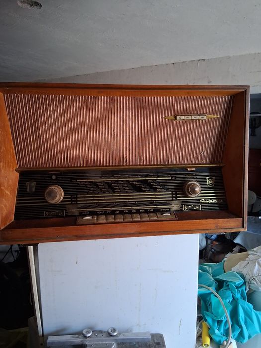 Продавам ретро радио симфония