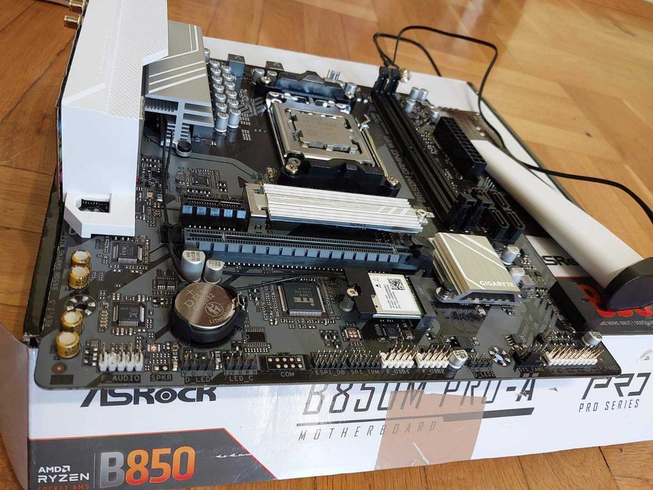 AMD Ryzen 5 7500F + Gigabyte B650M Gaming Wi-Fi rev.1.5