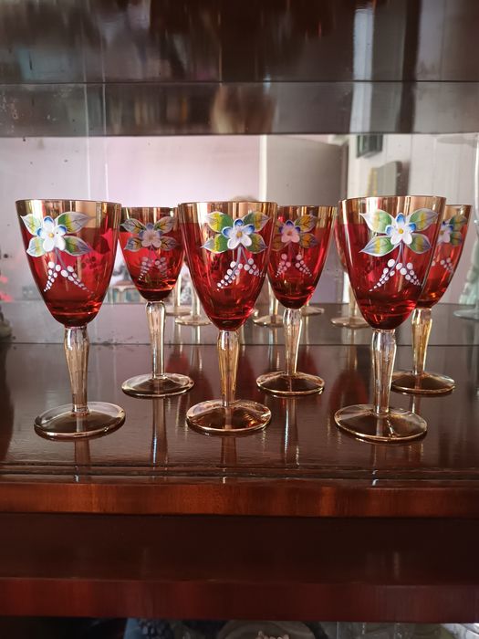 Pahare și decantor rubin pictat