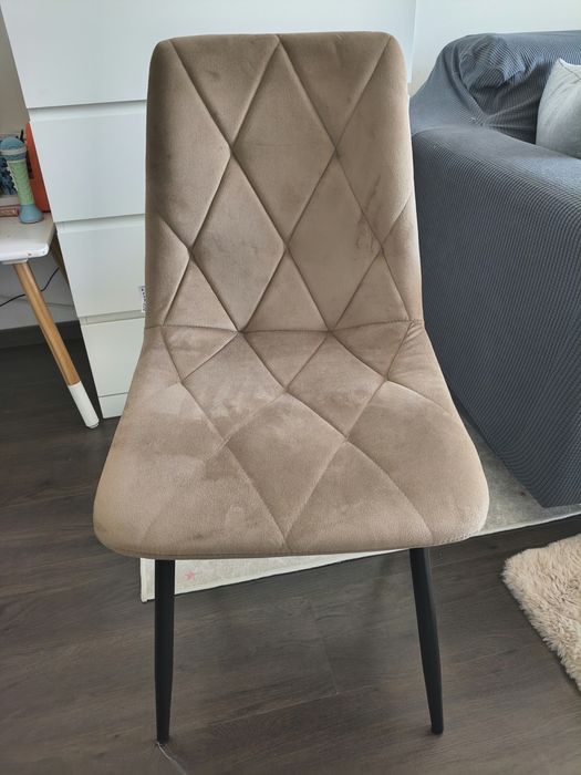 Scaune living bine intretinute