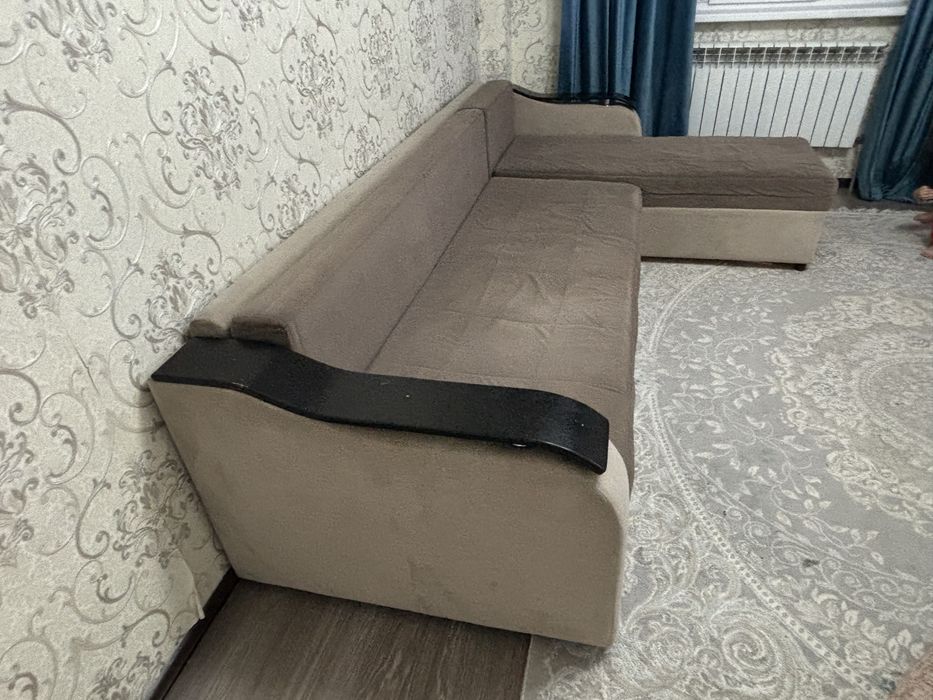 Диван угловой, коричневый, срочно