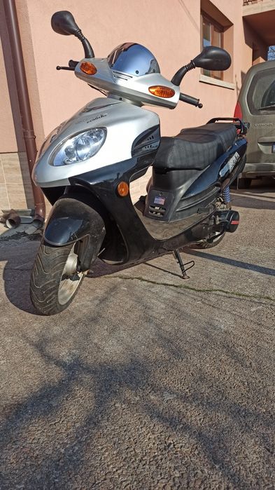 Продавам скутер.