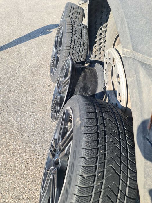Geante cu cauciucuri r22 275/40
