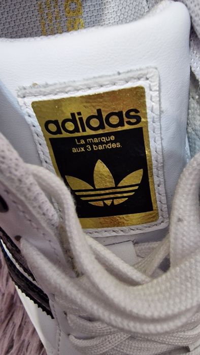 Adidași Adidas Superstar.