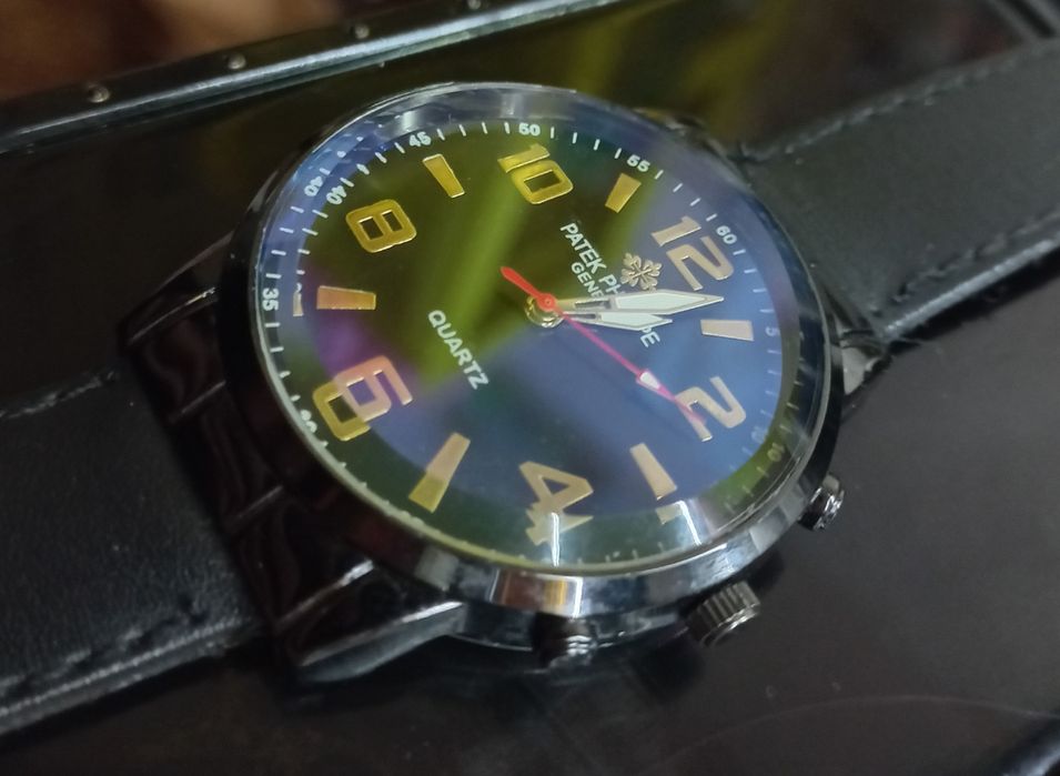 Продам часы кварцевые