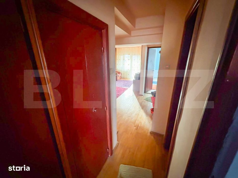 Apartament cu 4 camere, decomandat, zona Decebal