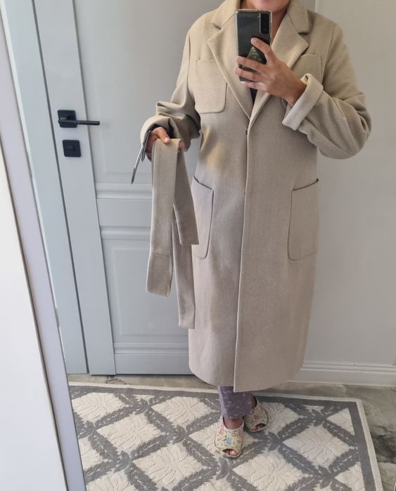 Абсолютно новое пальто