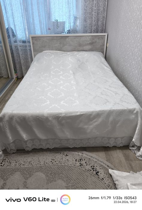 Продам двухспальную тахту.