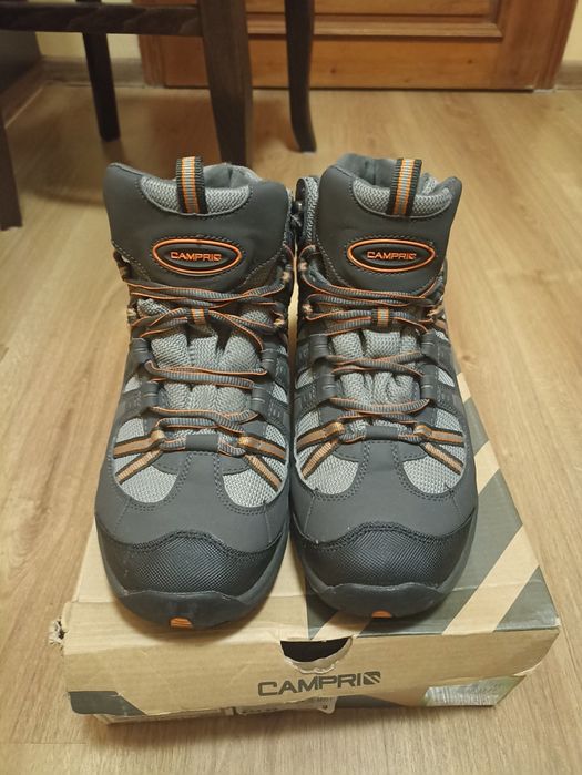 Туристически обувки Кампри.Номер 43!