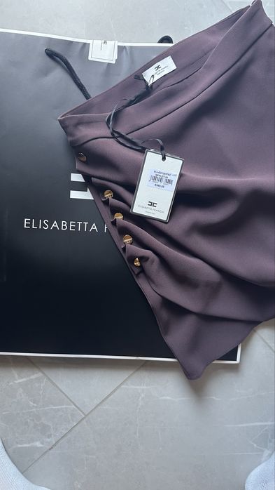 Пола, къс панталон и Обеци Elisabetta Franchi