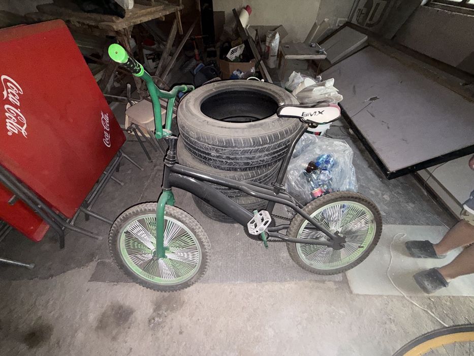 Велосипед BMX в хорошем состоянии