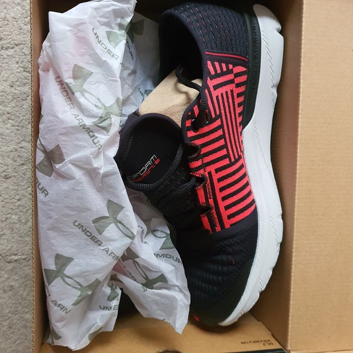 Adidasi under armour