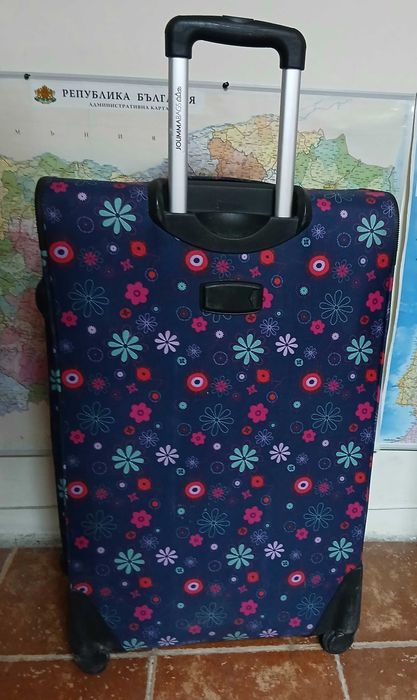 Куфар голям с дръжка на колела