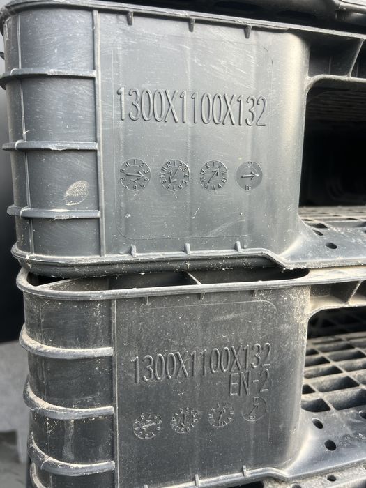 De vanzare paleti din plastic