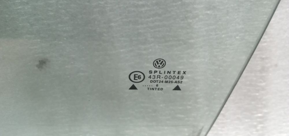 Стекло заднее правое Golf 3