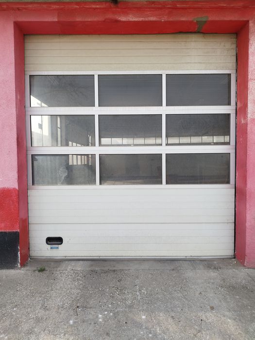 Продавам секционни гаражни врати