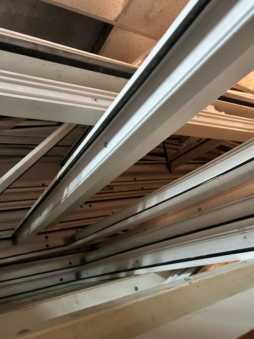 Пластиковые перегородки с дверью