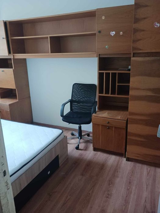 Închiriez apartament cu 2 camere