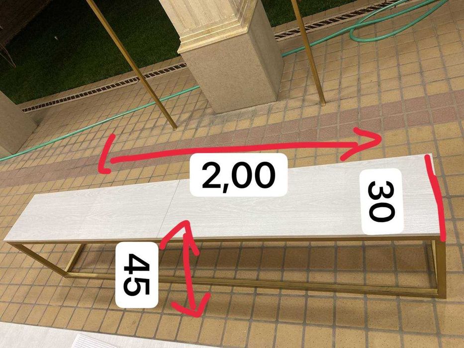 Стелажи и вешалки для магазина.