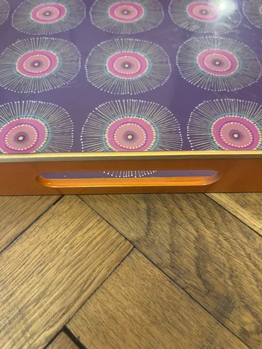 Цветен поднос, не особено използван