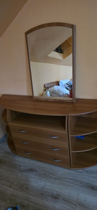 Vand dulap ,nu are nici un defect ,este perfecta ,rog seriozitate