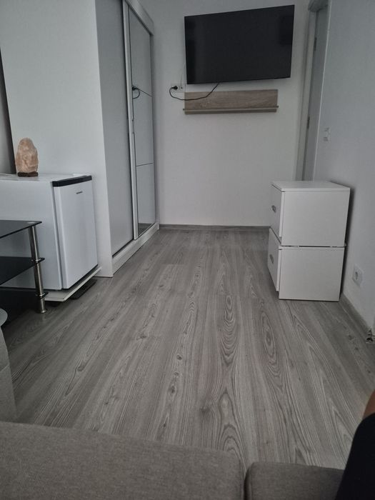 Inchiriez Garsoniera in Curte Comuna cu Facturii  Incluse